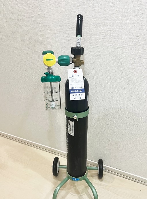 酸素ボンベ